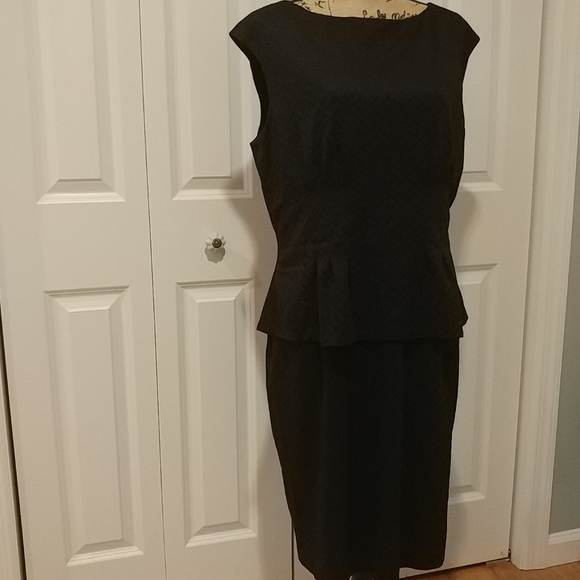 The perfect little black dress - Picture 5 of 8
